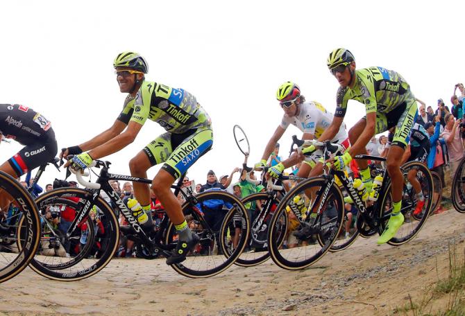Contador, Kreuziger a Sagan na jednom z úseků pavé