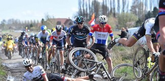Paříž-Roubaix pád Fabiana Cancellary
