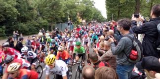 Nultý kilometr 2. etapy Tour de France 2017 Düsseldorf peloton
