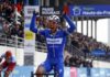 Philippe Gilbert vyhrává před Nilsem Polittem Paříž - Roubaix 2019