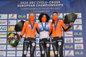 Pódium mistrovství Evropy v cyklokrosu žen Annemarie Worst, Ceylin Alvarado, Lucinda Brand